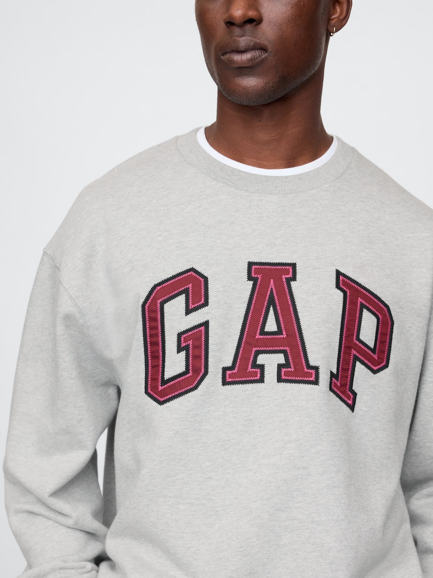 Gap Heavyweight Logo Sweatshirt – Oversized Comfort with Classic Style