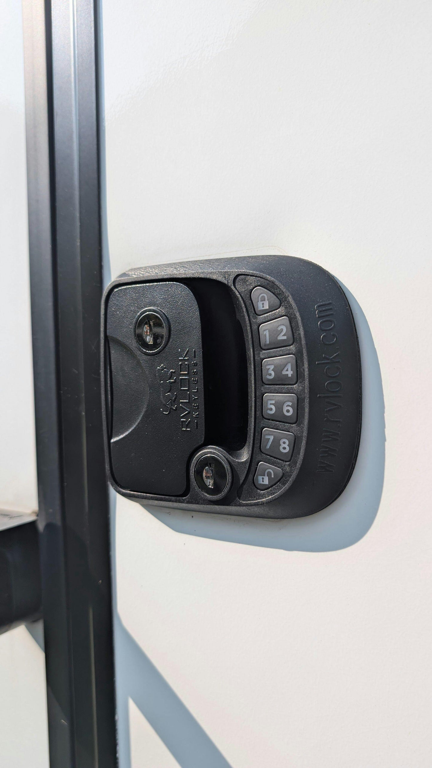 NESTILY Guard Pro™ – Keyless Heavy-Duty RV Door Lock | Fits 98% of RVs | Fob + Keypad