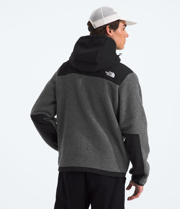 The North Face Men’s Retro Denali Jacket – A Timeless Fleece Classic