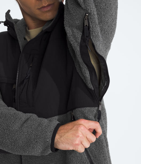 The North Face Men’s Retro Denali Jacket – A Timeless Fleece Classic