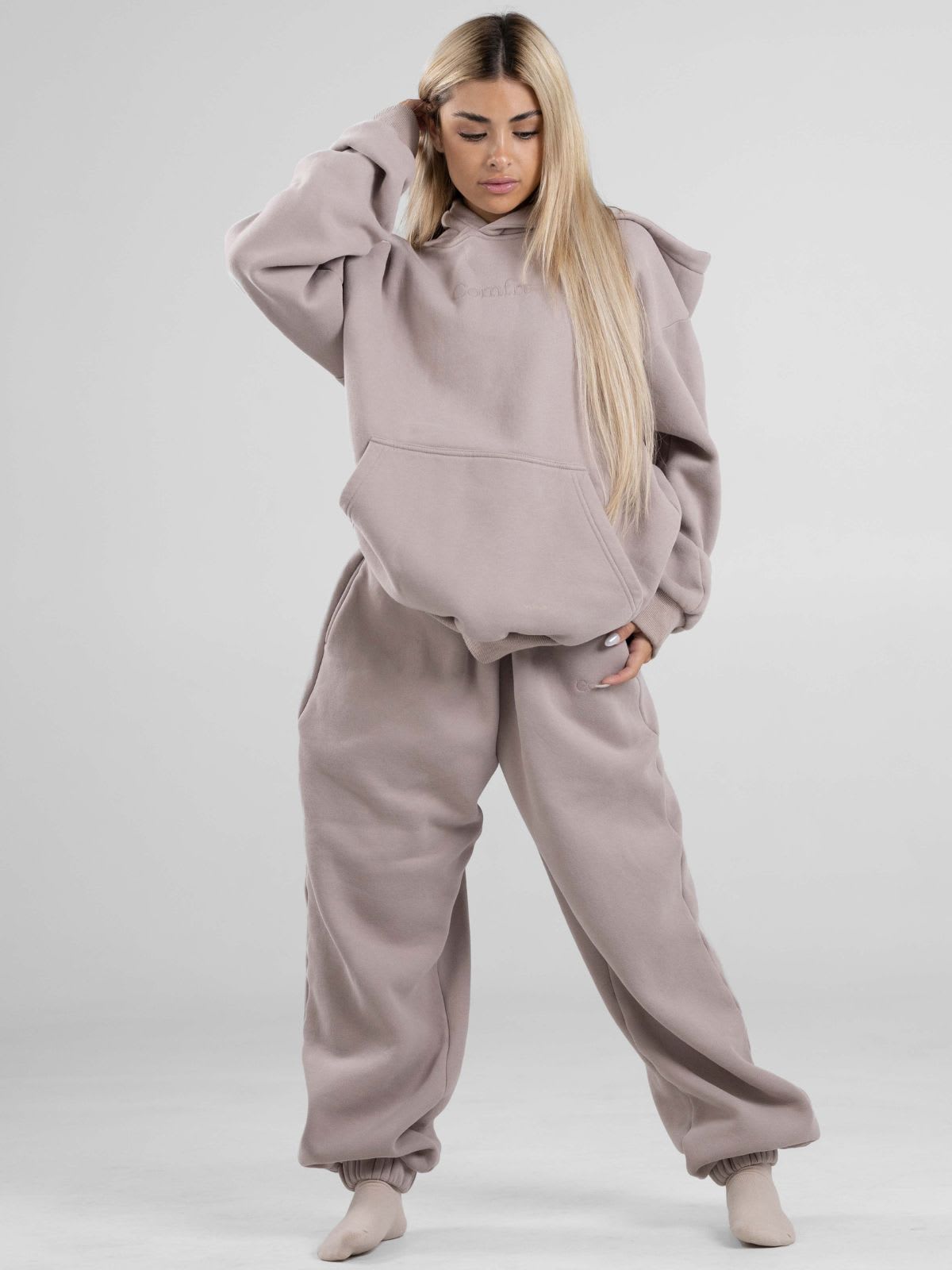 Qamis™ x Comfrt Unisex – Signature Fit Hoodie