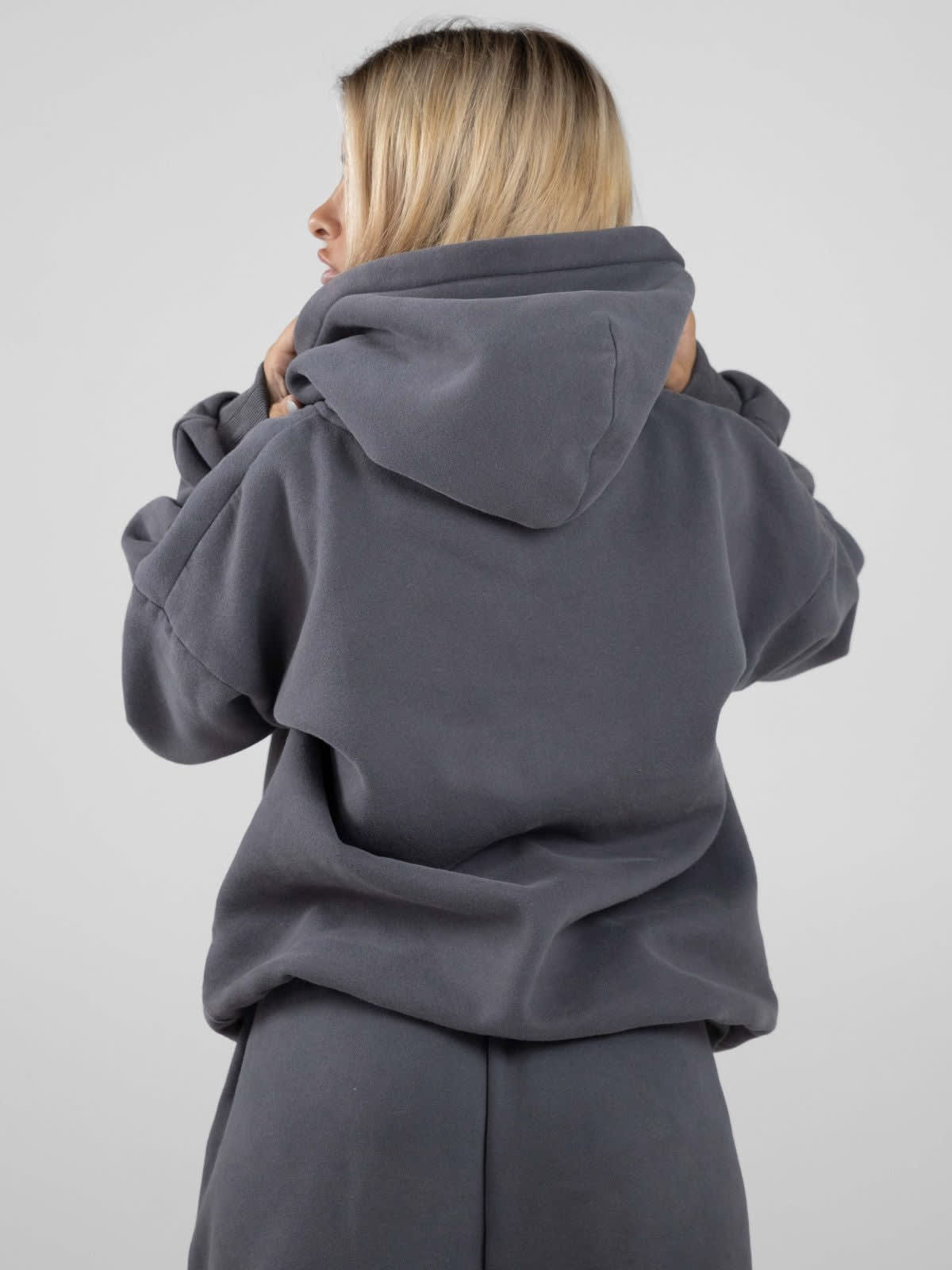 Qamis™ x Comfrt Unisex – Signature Fit Hoodie