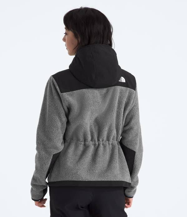 The North Face Women’s Retro Denali Jacket – A Timeless Fleece Essential