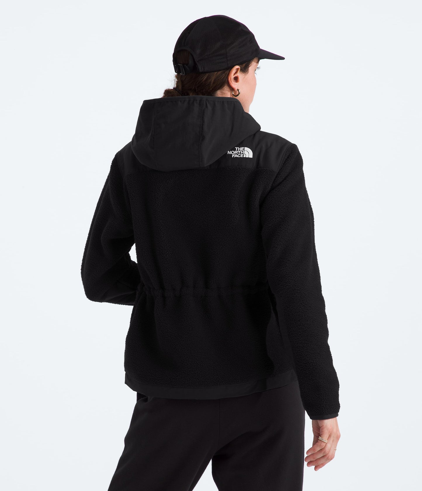 The North Face Women’s Retro Denali Jacket – A Timeless Fleece Essential