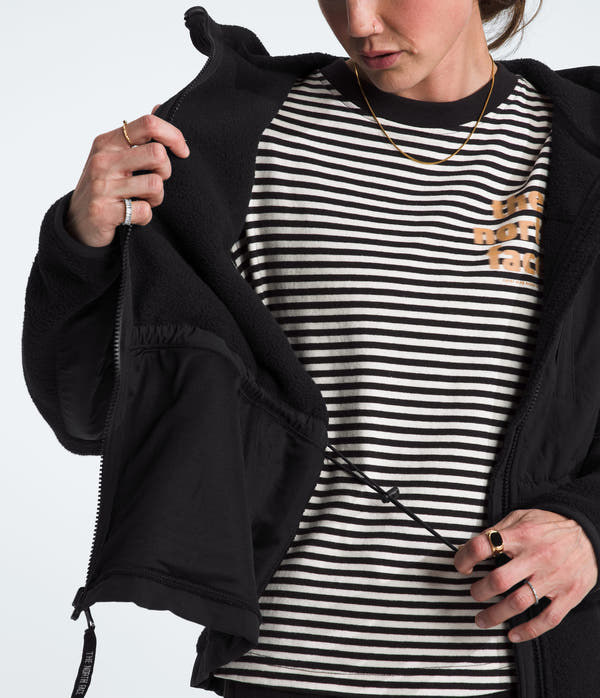 The North Face Women’s Retro Denali Jacket – A Timeless Fleece Essential