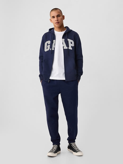 Gap VintageSoft Arch Logo Full-Zip Hoodie – Classic Comfort with a Relaxed Fit