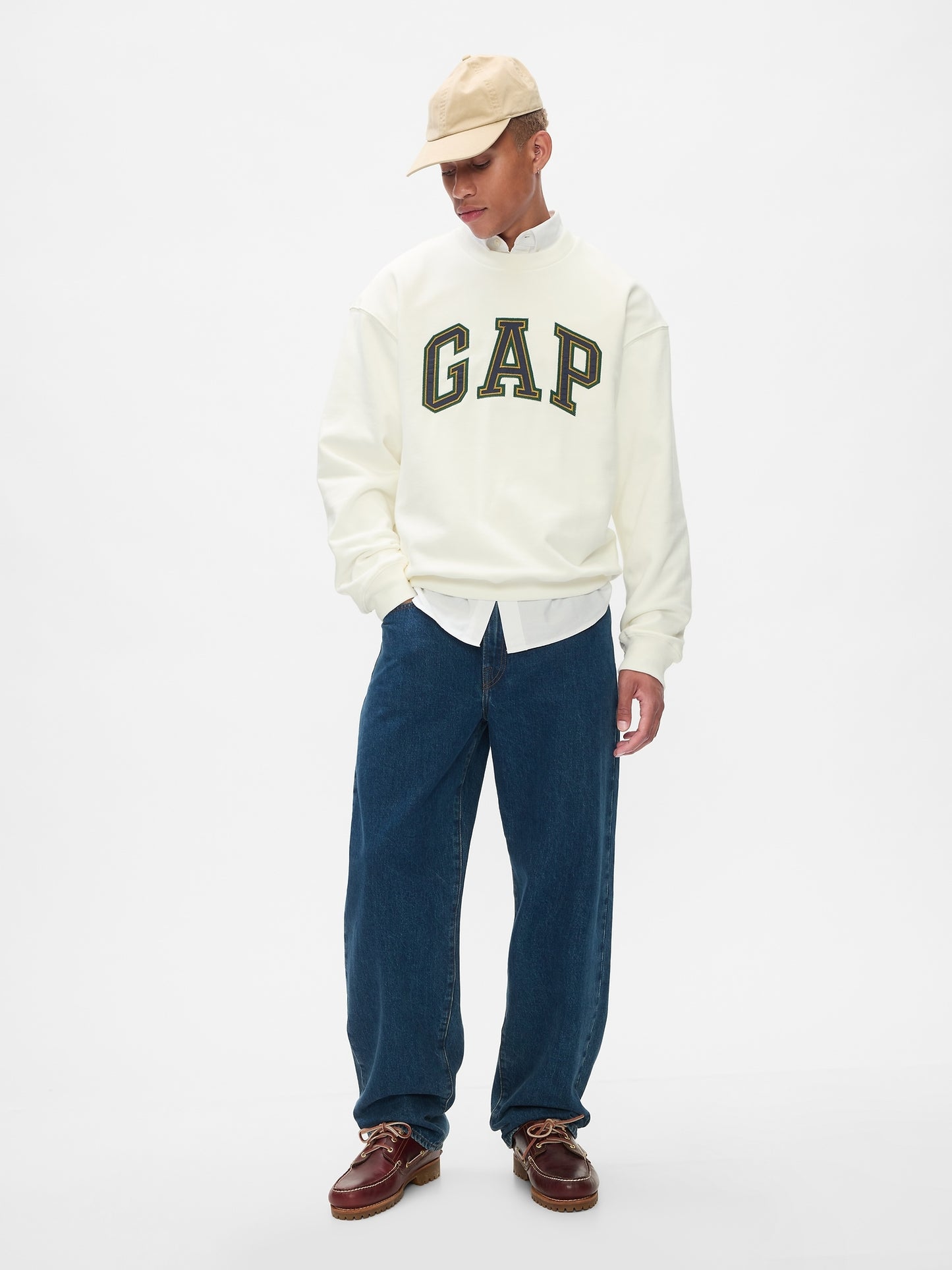 Gap Heavyweight Logo Sweatshirt – Oversized Comfort with Classic Style
