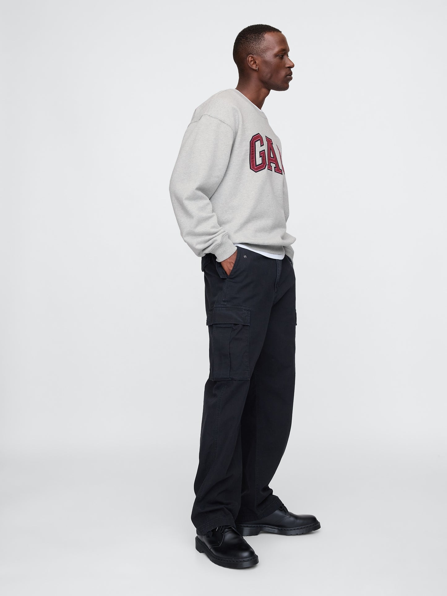 Gap Heavyweight Logo Sweatshirt – Oversized Comfort with Classic Style