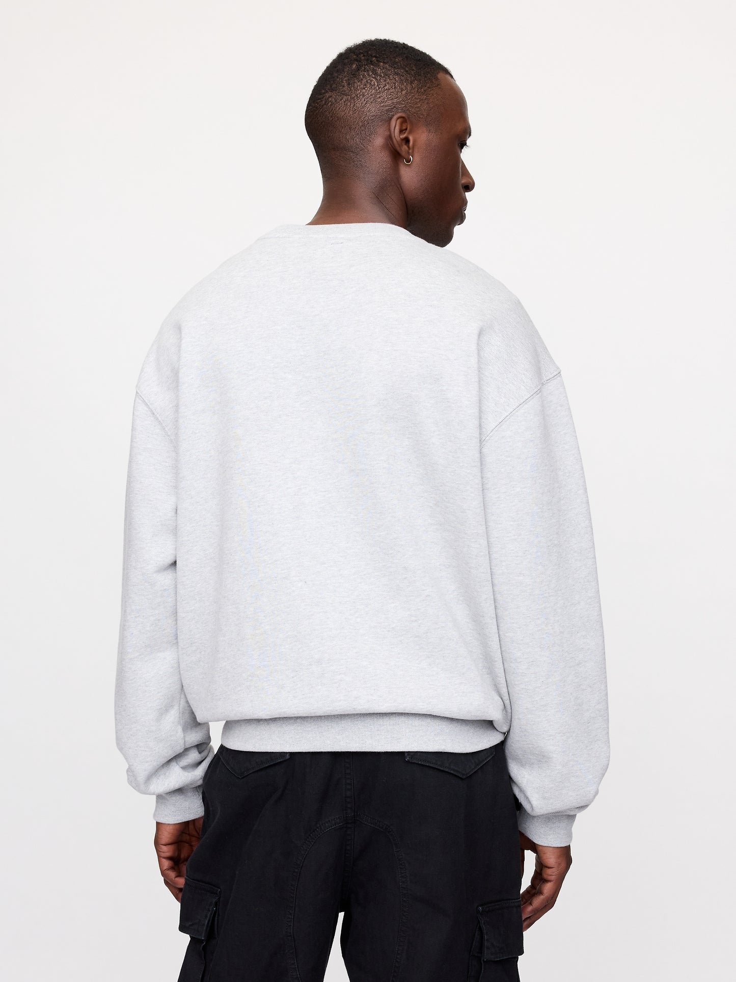 Gap Heavyweight Logo Sweatshirt – Oversized Comfort with Classic Style