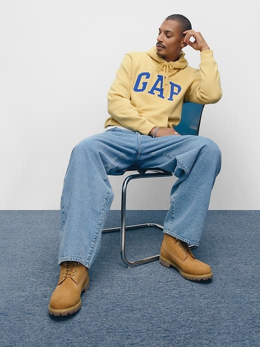 Gap VintageSoft Arch Logo Hoodie – Timeless Comfort with a Relaxed Fit