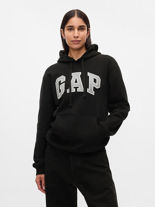Gap VintageSoft Arch Logo Hoodie – Timeless Comfort with a Relaxed Fit